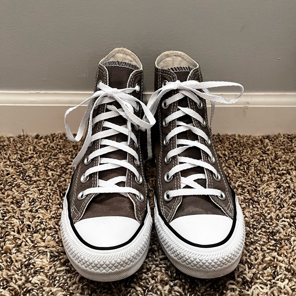Converse Grey Sneakers with White Laces